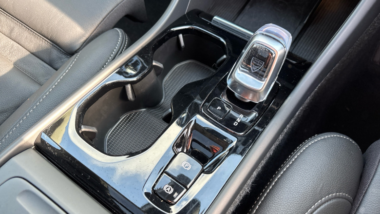 Volvo XC40 2.0 B4P Ultra Dark 5dr Auto Petrol Estate